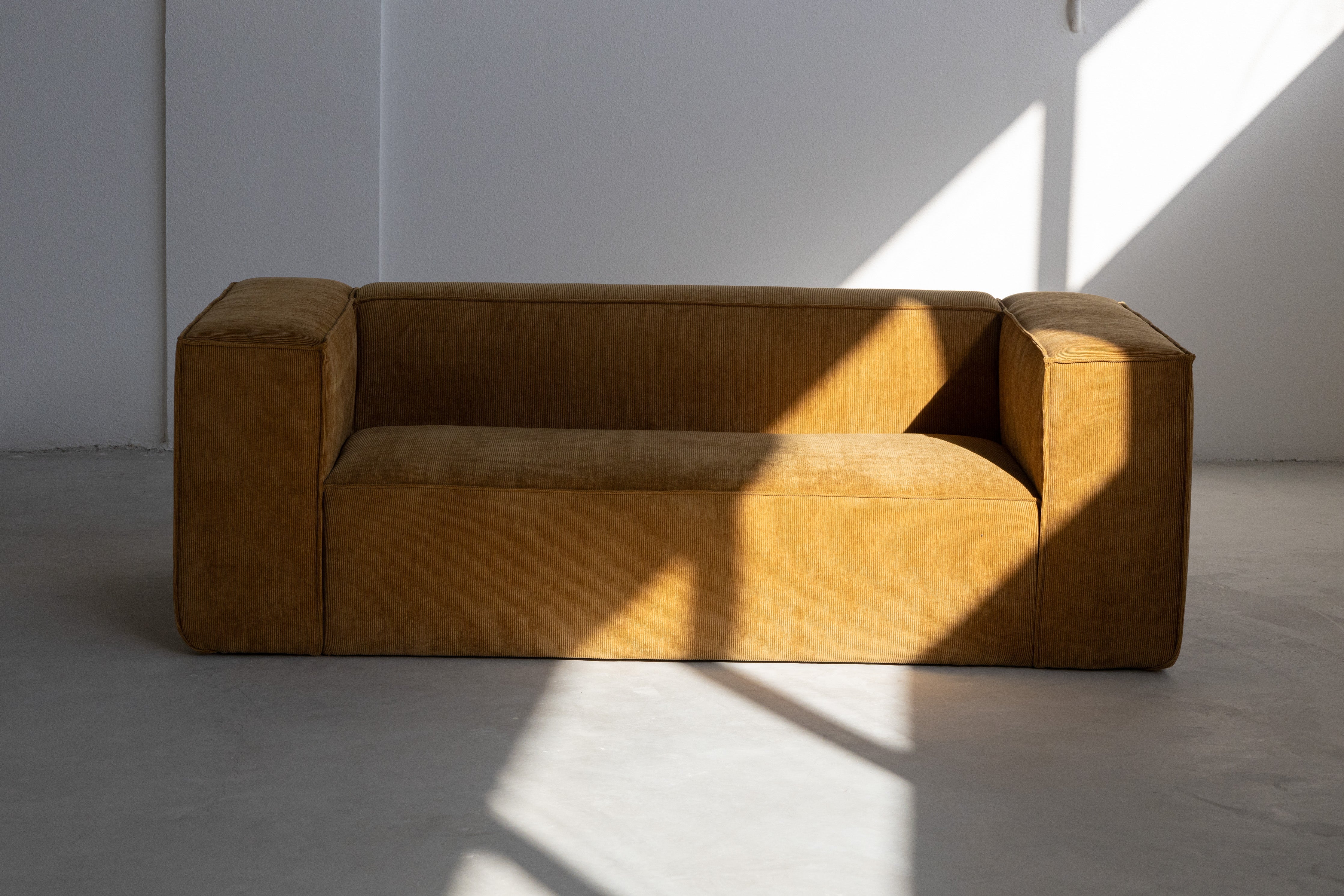 moderna sofa - 0