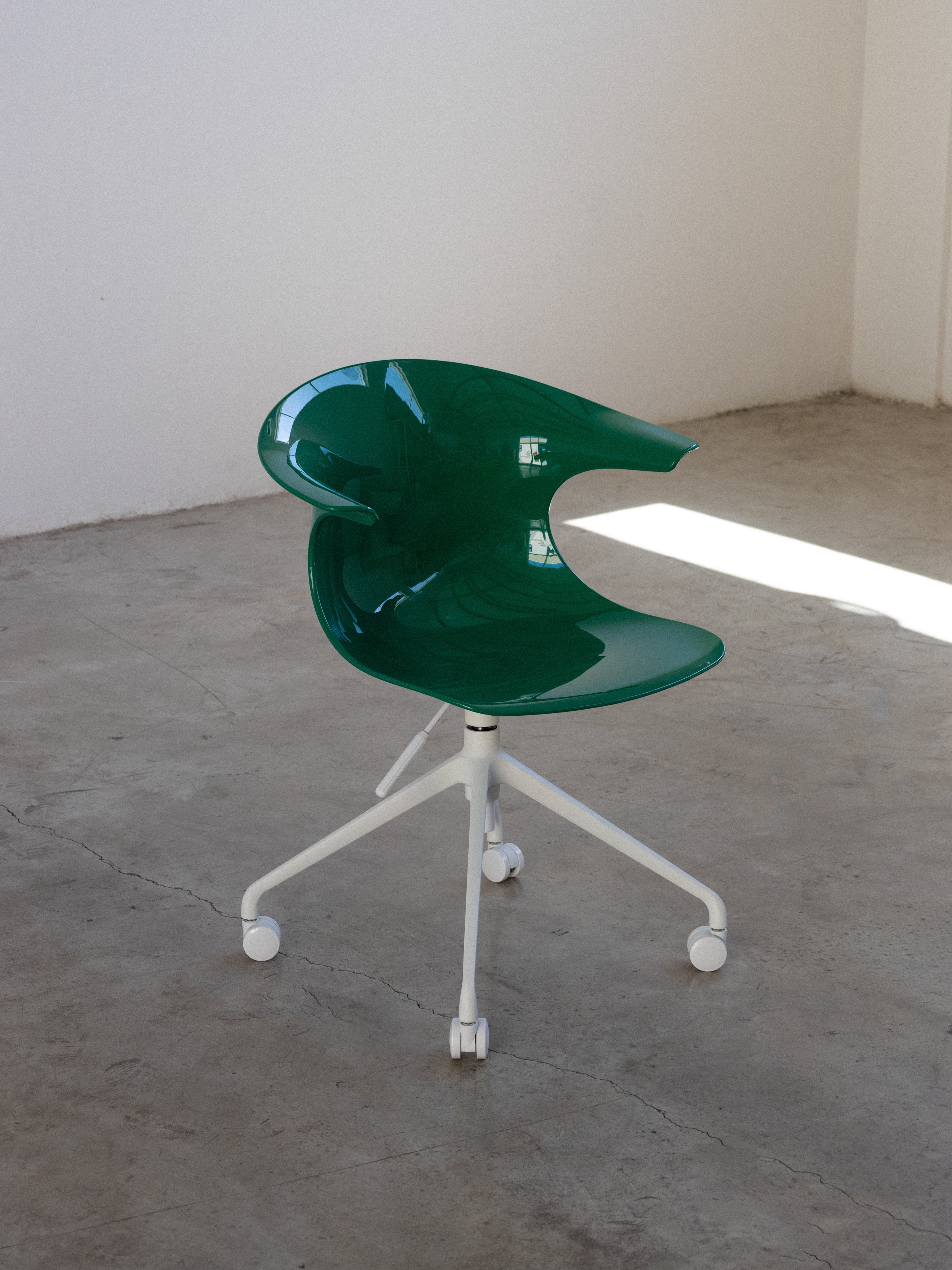 Loop Mono Chair Unique Office Seating UAE | Forma