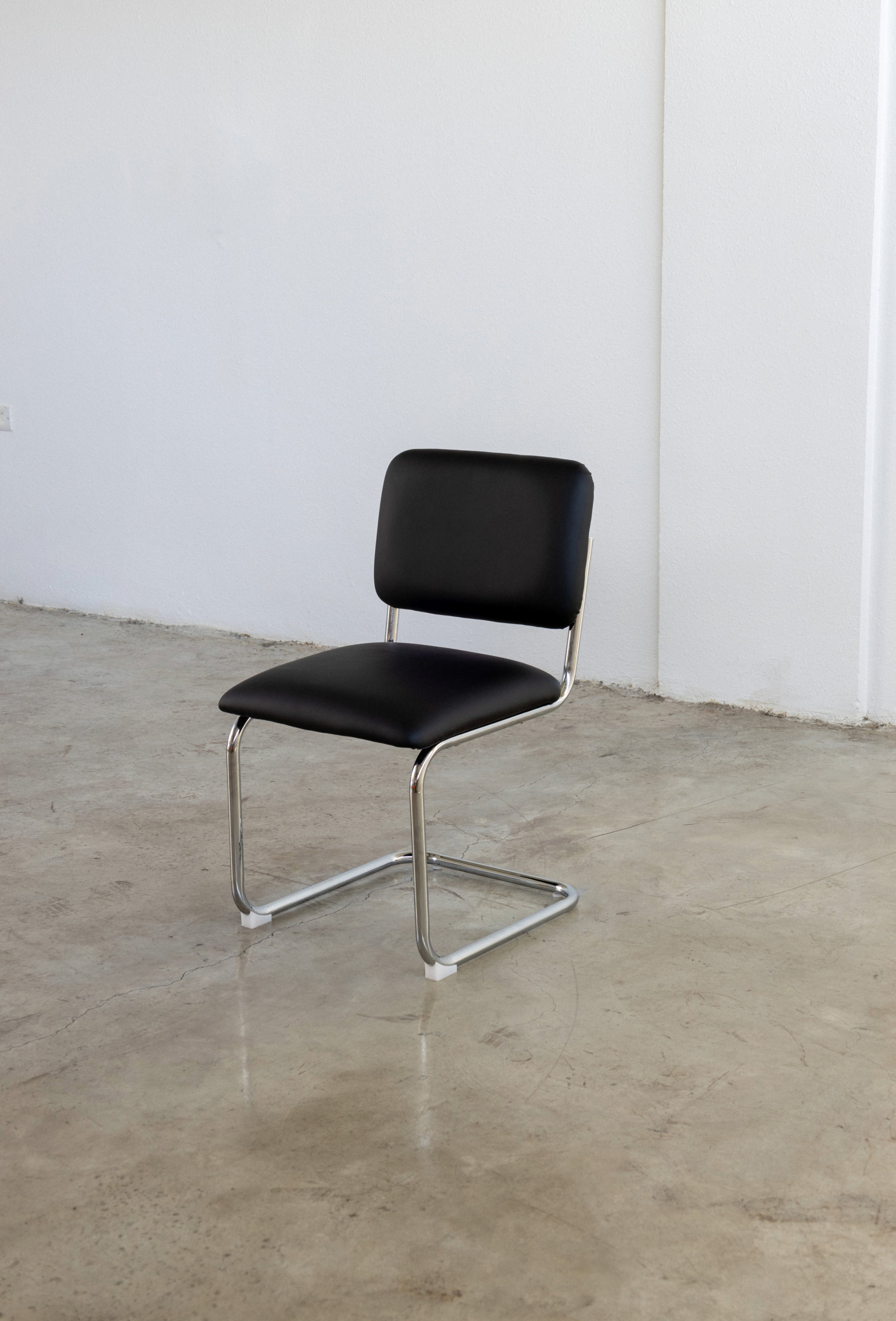 Cantilever Chair S 32 Leather Office Chair UAE | Forma