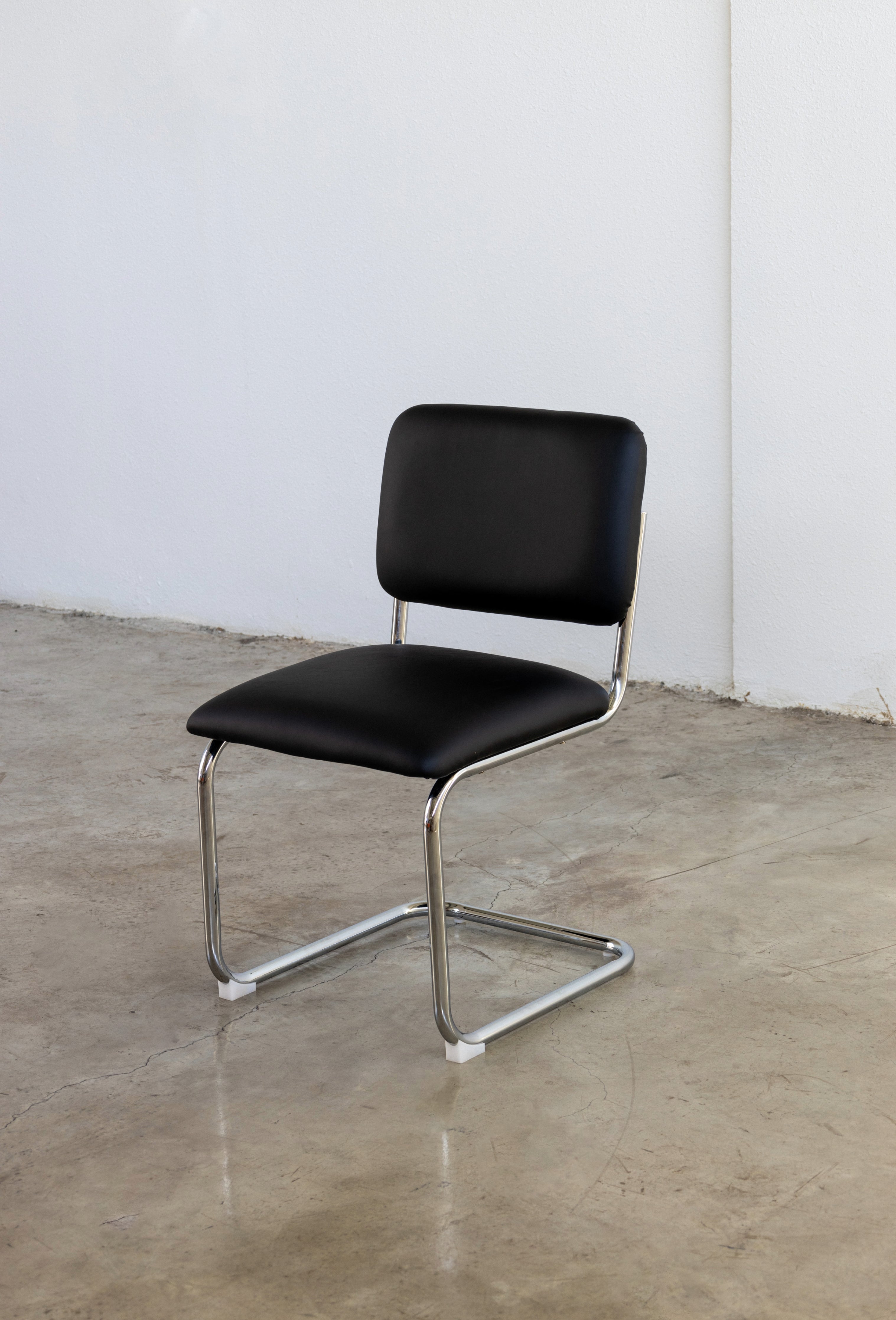 Cantilever Chair S 32 Leather Office Chair UAE | Forma