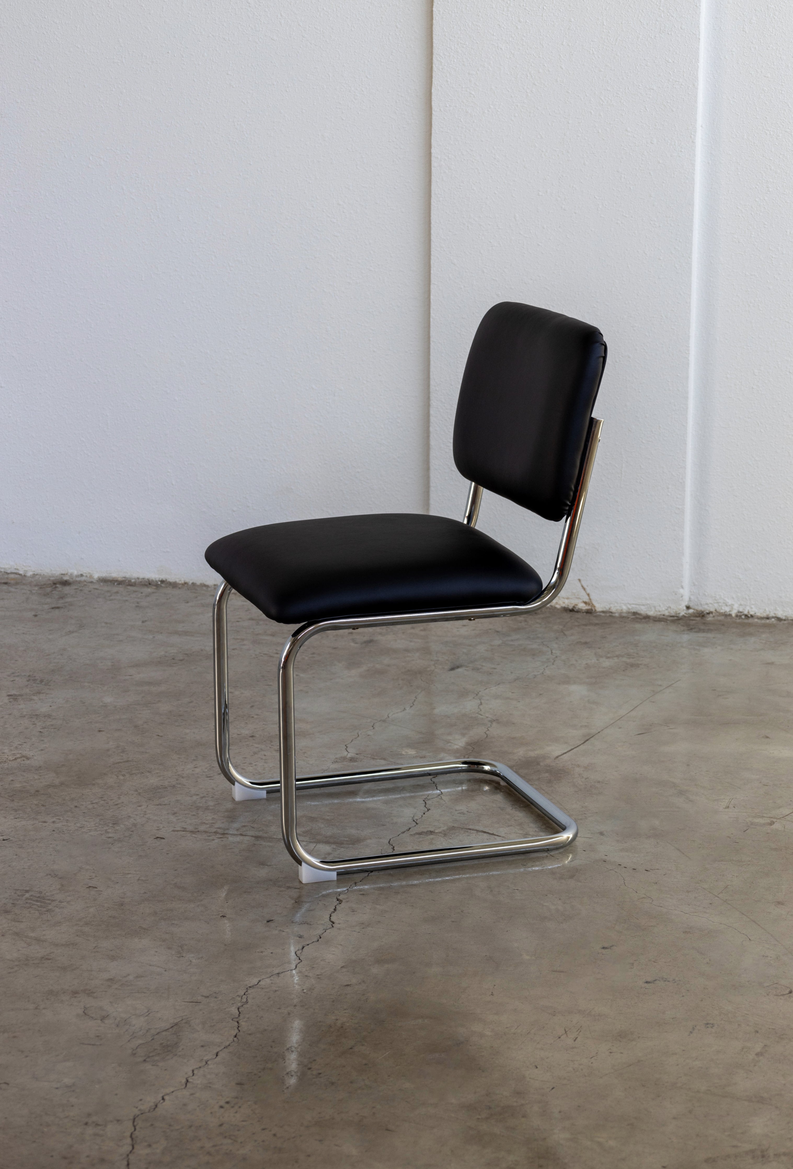 Cantilever Chair S 32 Leather Office Chair UAE | Forma