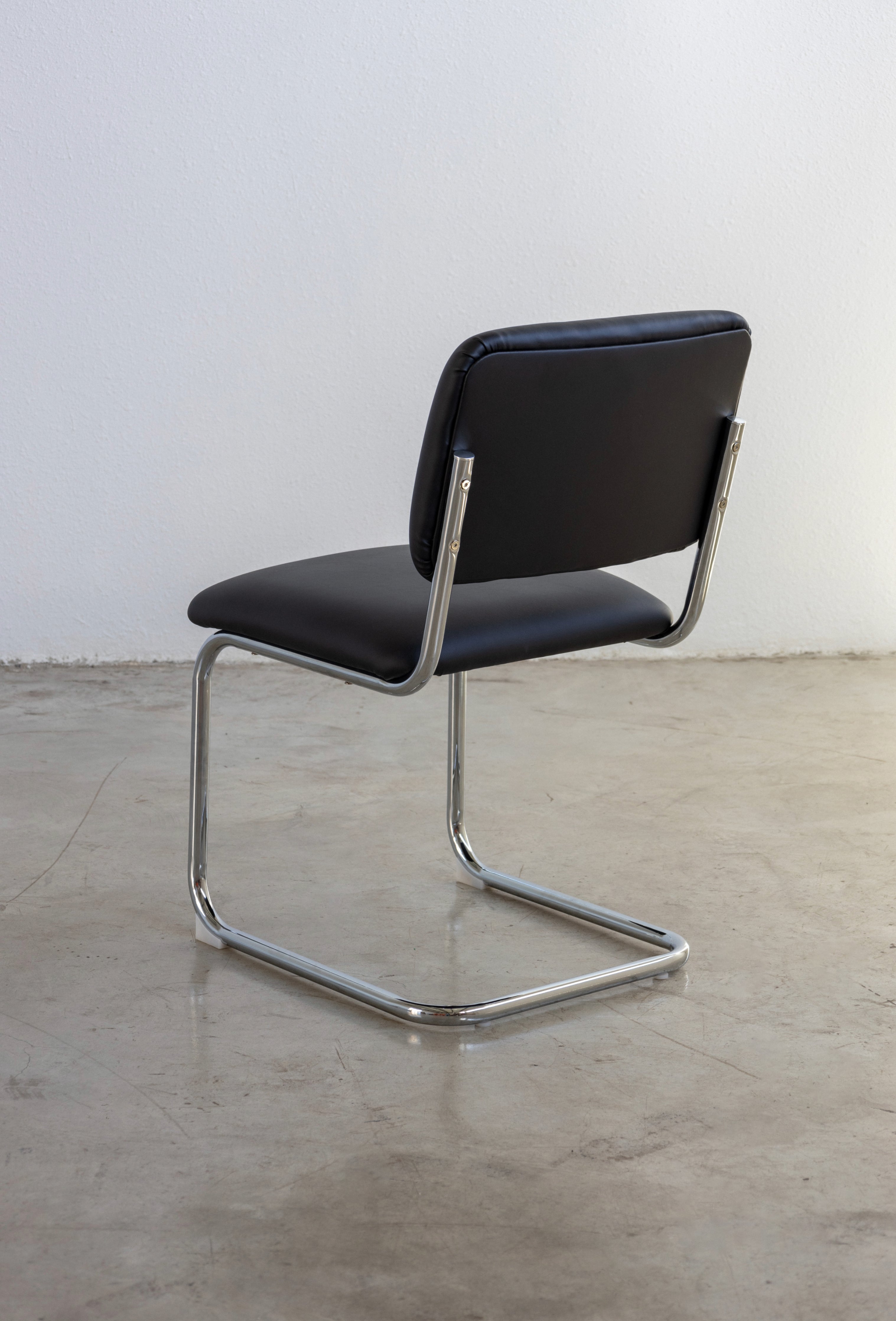 Cantilever Chair S 32 Leather Office Chair UAE | Forma