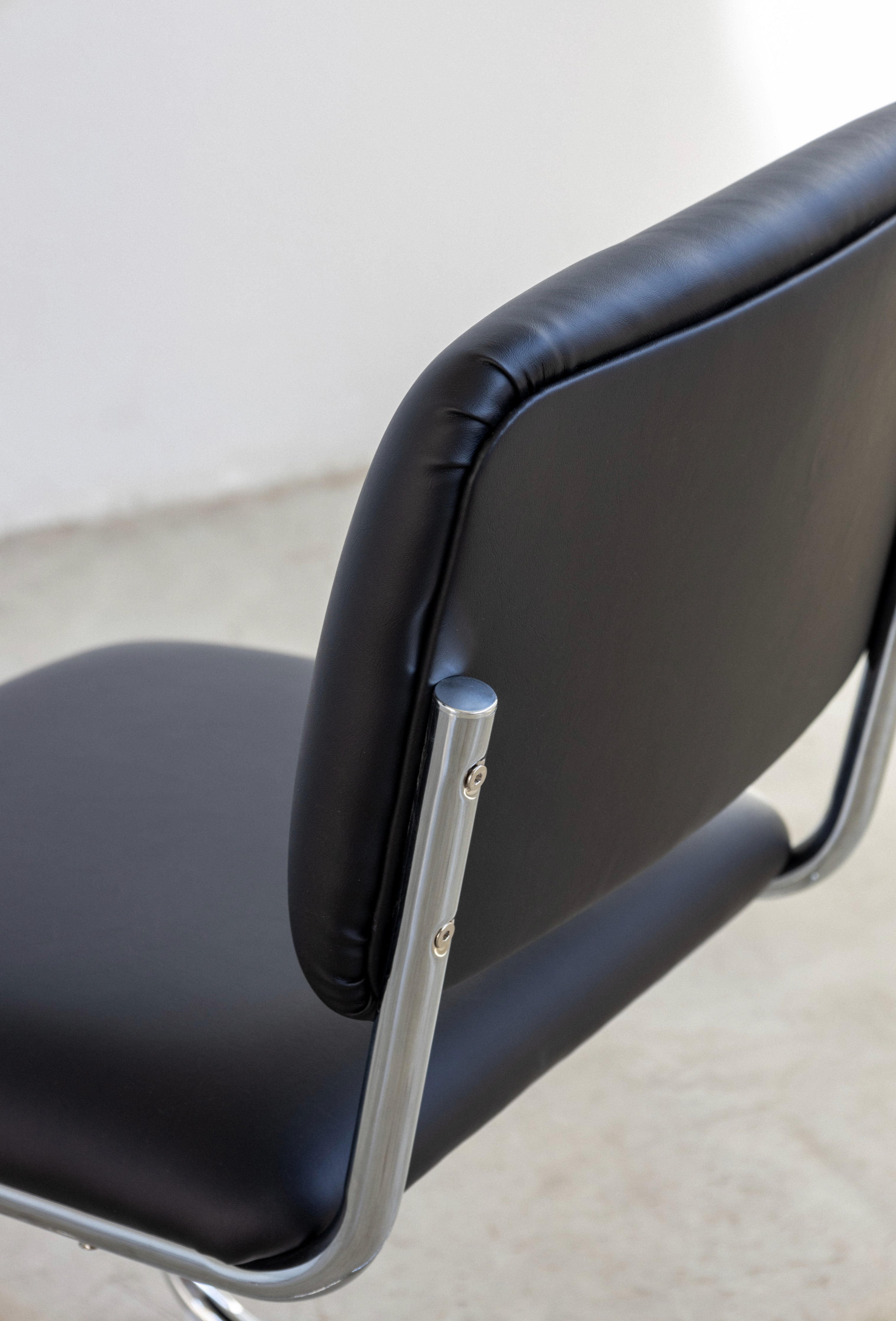 Cantilever Chair S 32 Leather Office Chair UAE | Forma