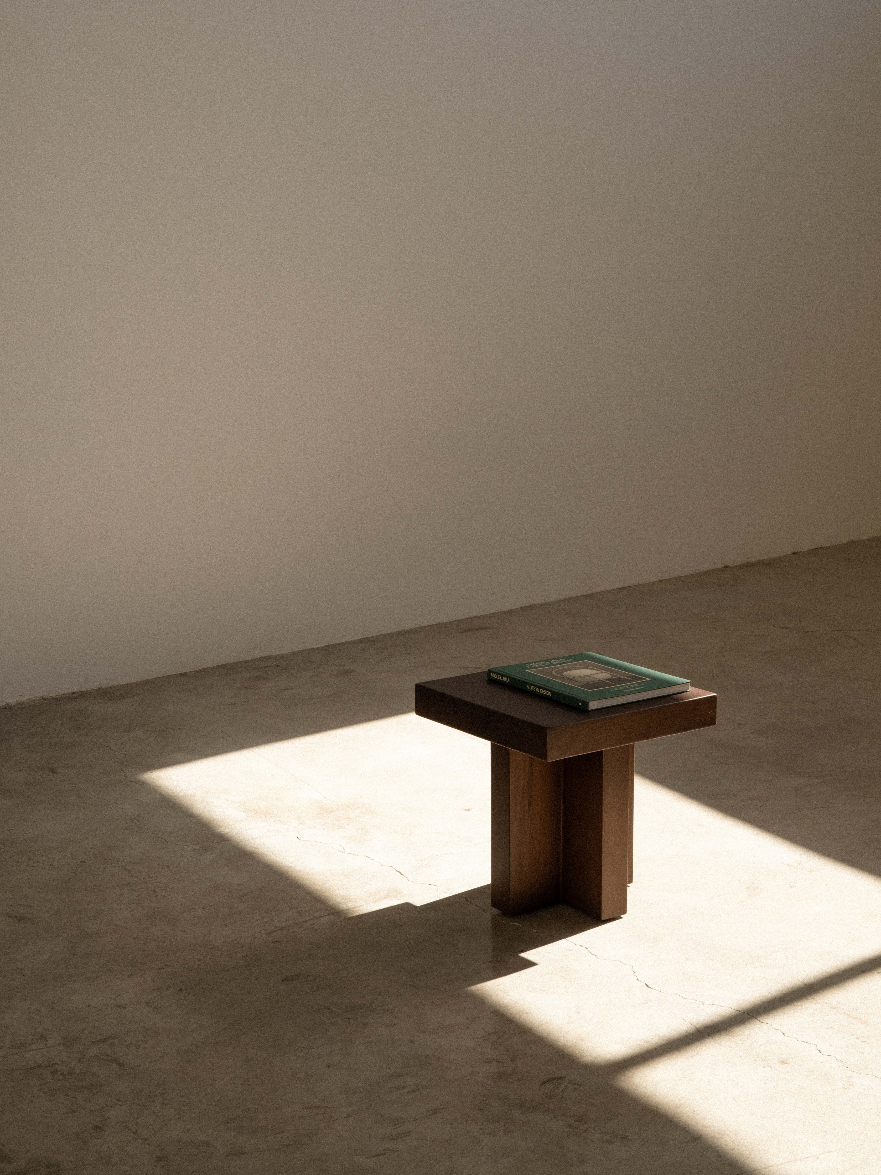 Pier wood table side view with sturdy wooden legs