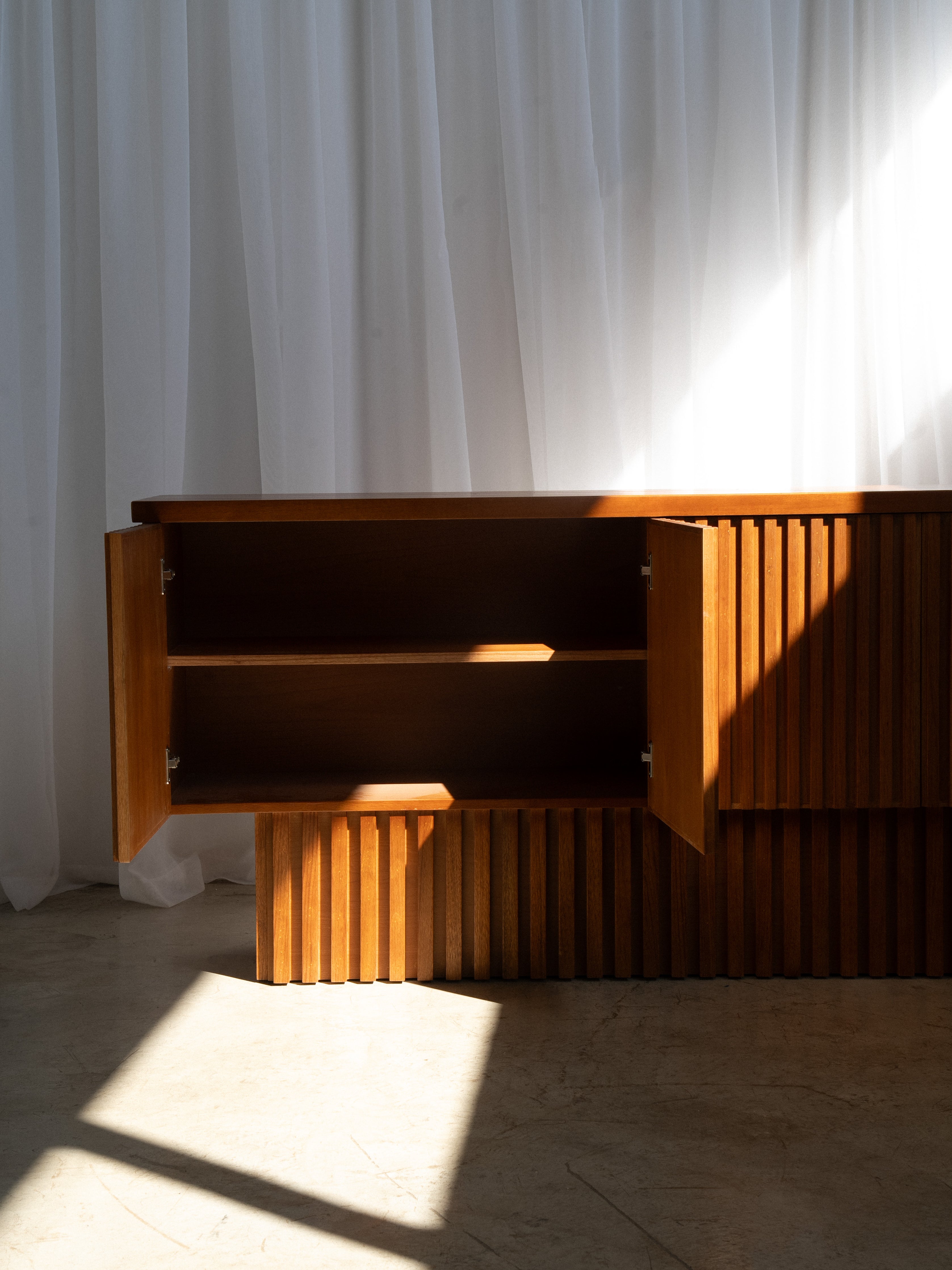 Korma Console Modern Sculptural Console Table UAE | Forma