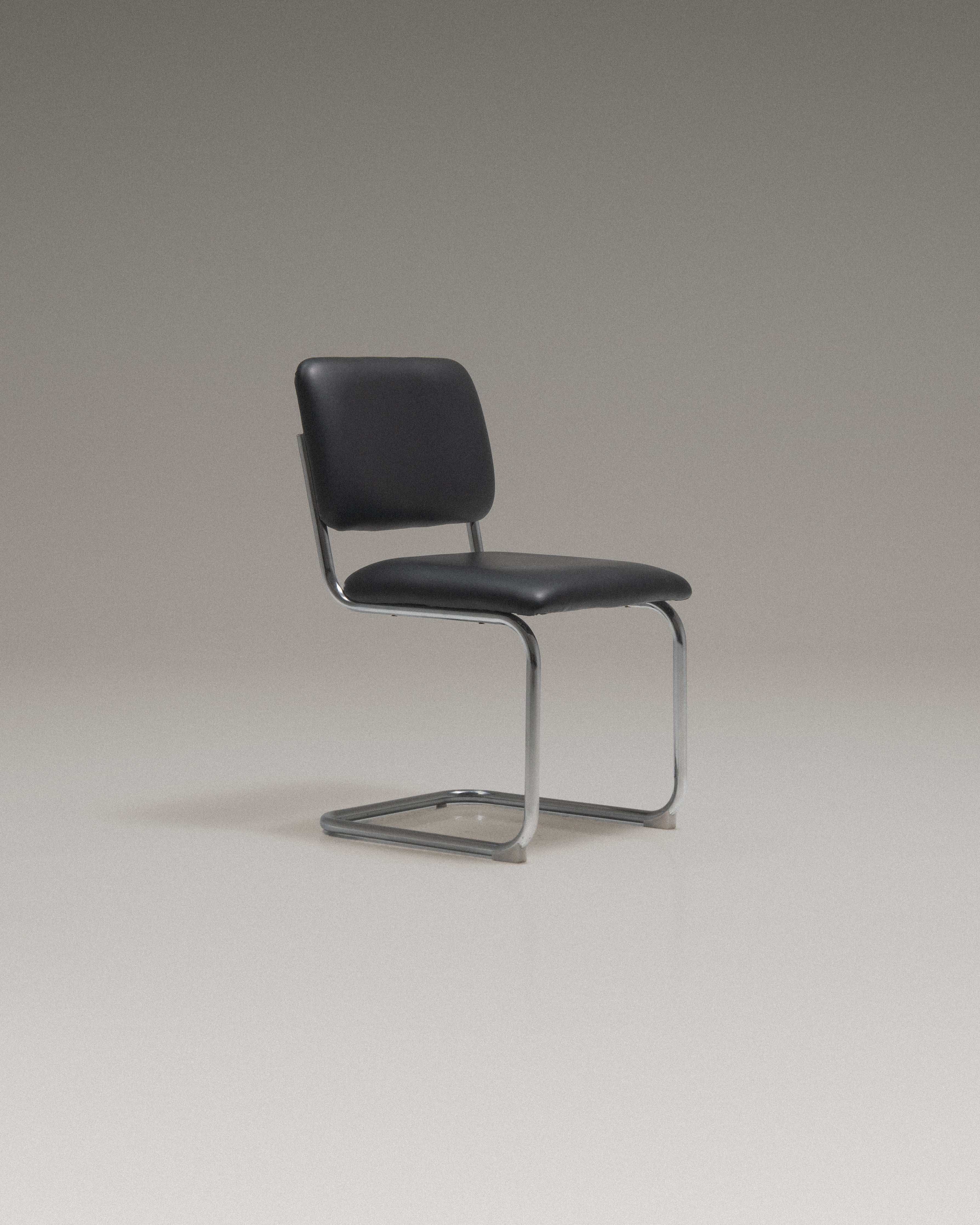 Cantilever Chair S 32