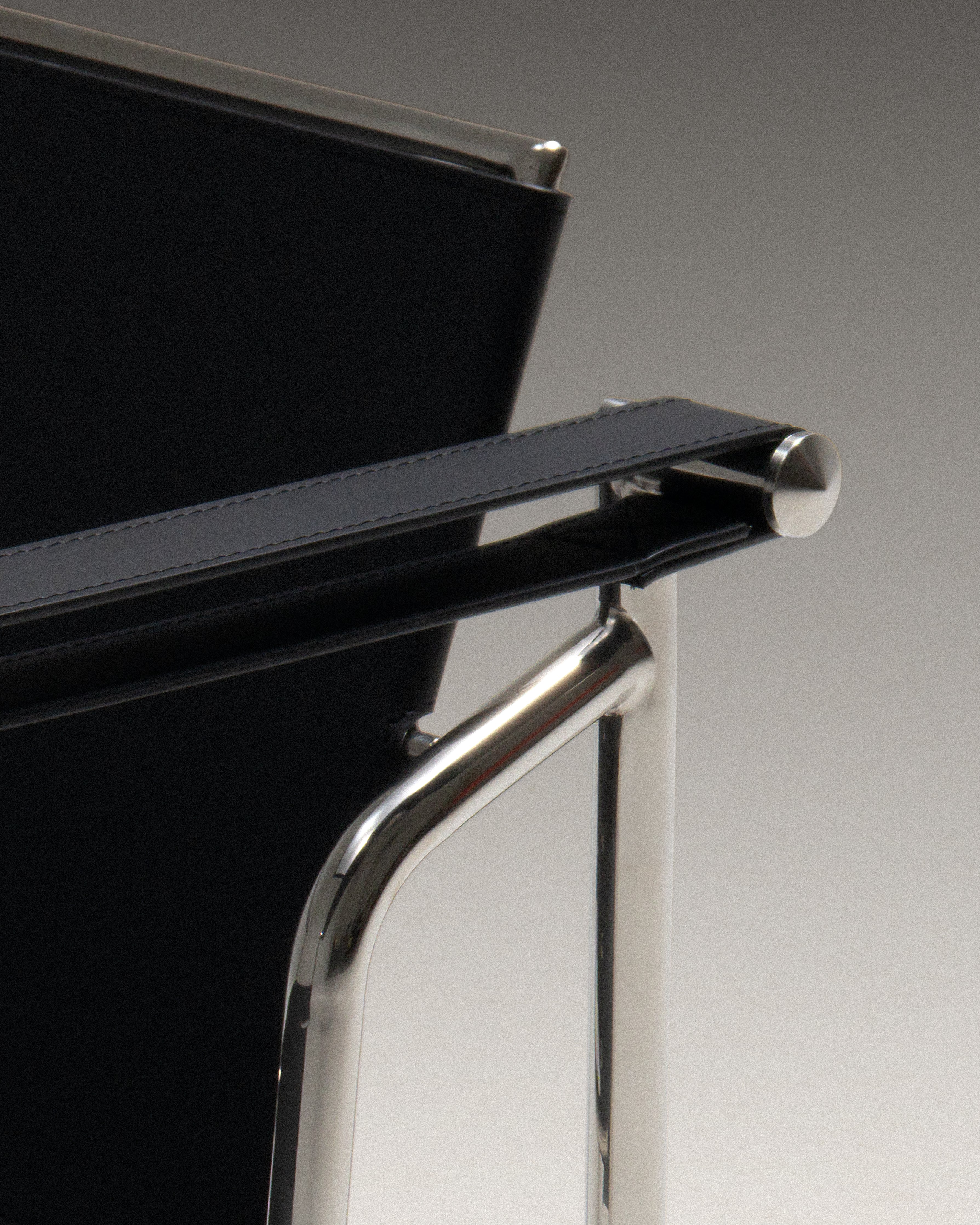 LC1 Basculant Chair