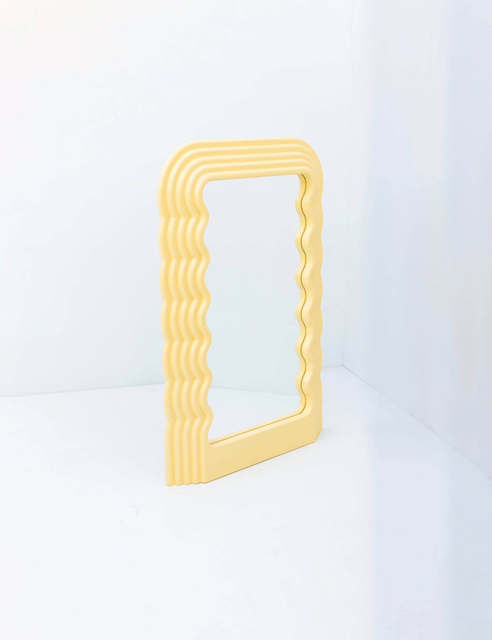 Medium wavy mirror - 2