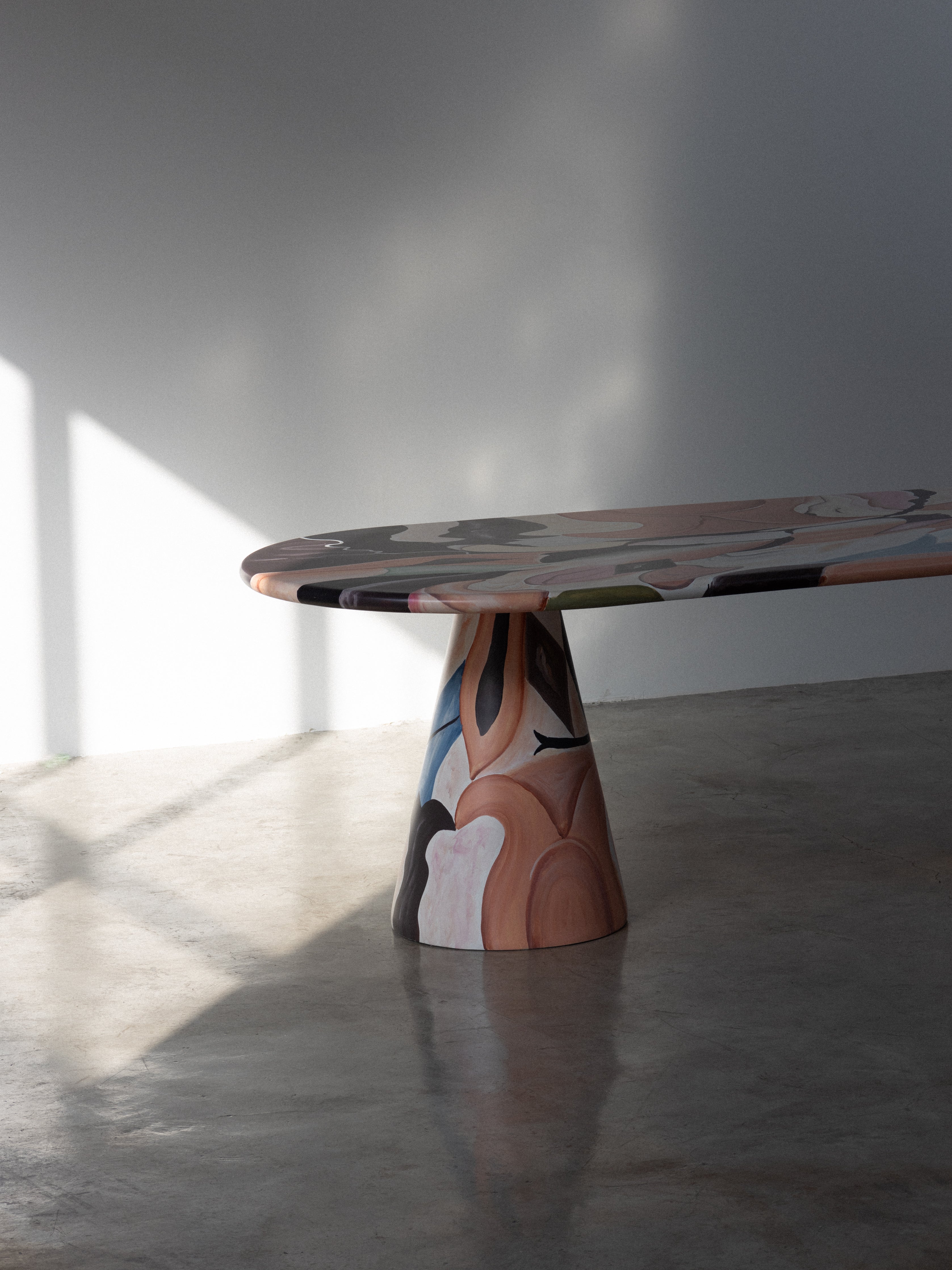 Contemporary Meltingpot Dining Table – Elegant dining table with clean lines, crafted from premium wood and metal, perfect for modern dining spaces.