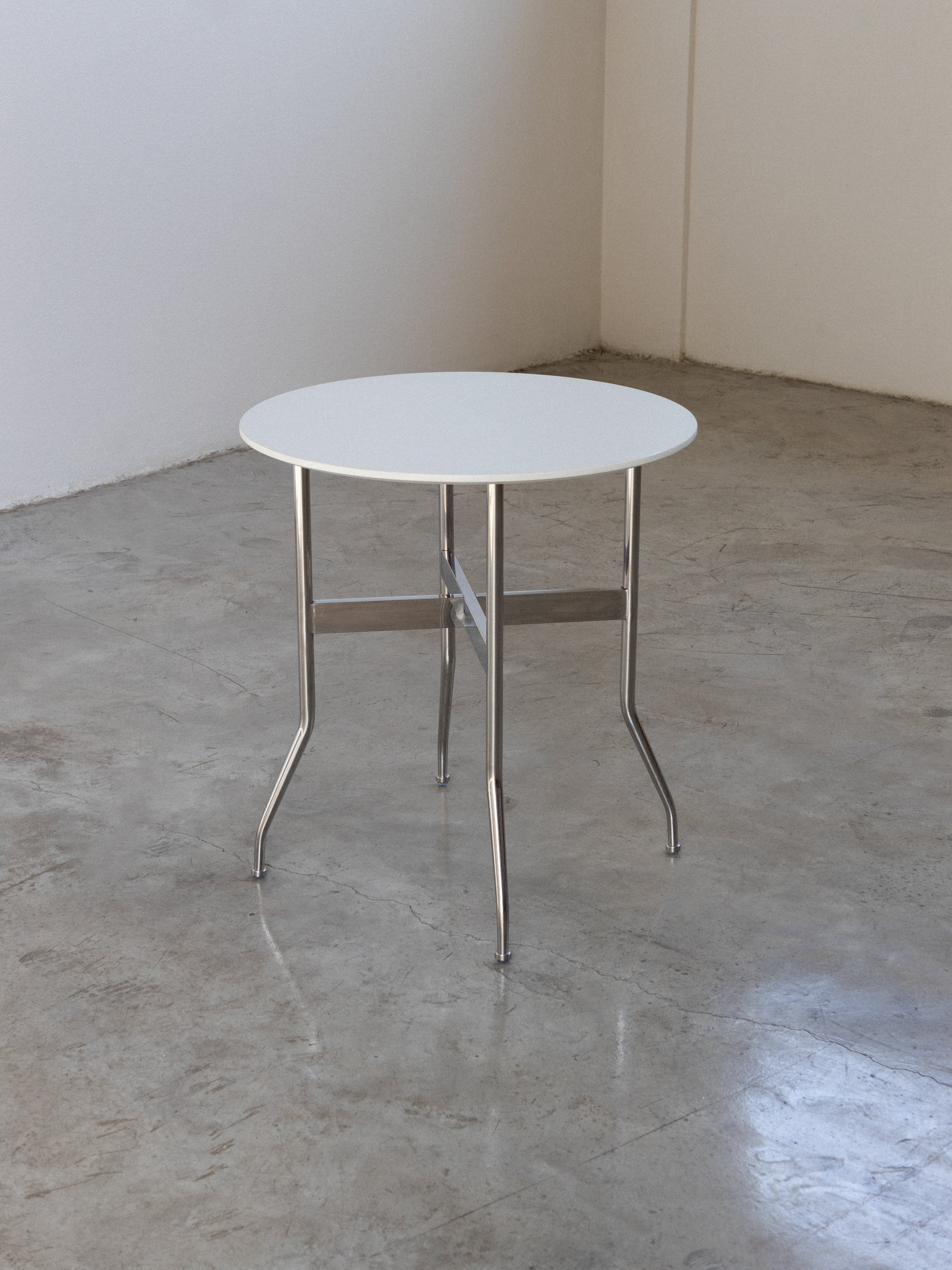 Swag Leg Table Mid-Century Round Dining Table UAE | Forma