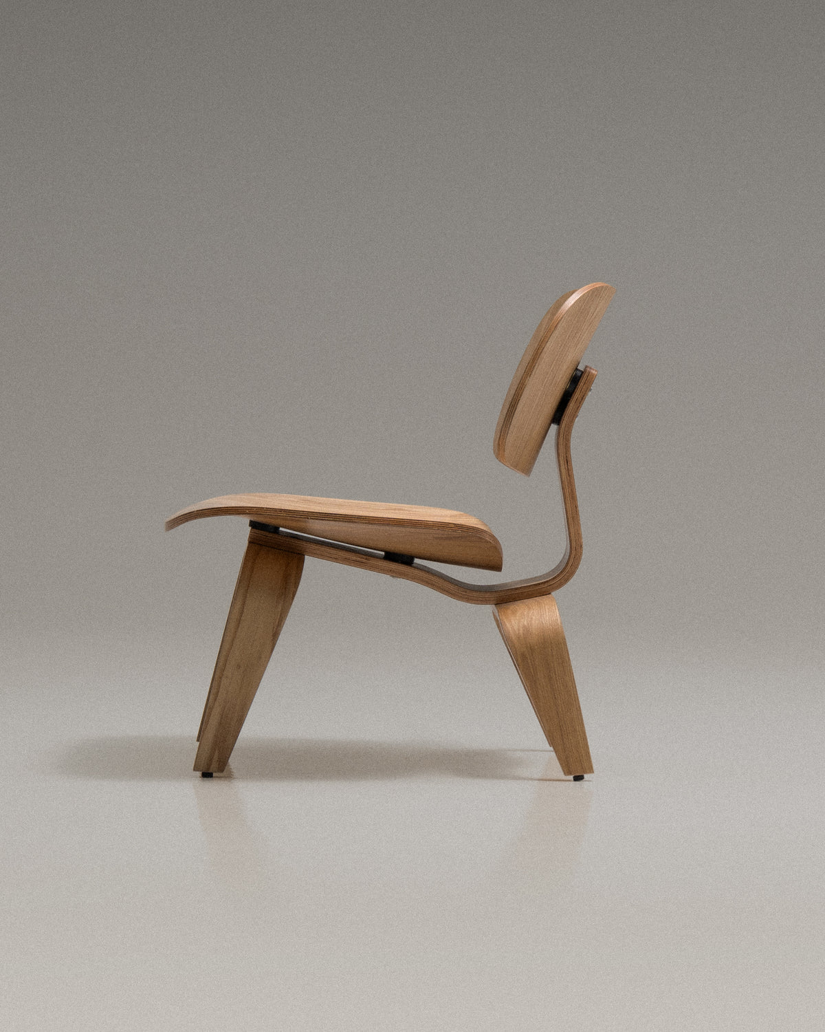 Eames Lounge Chair-thumbmail-4