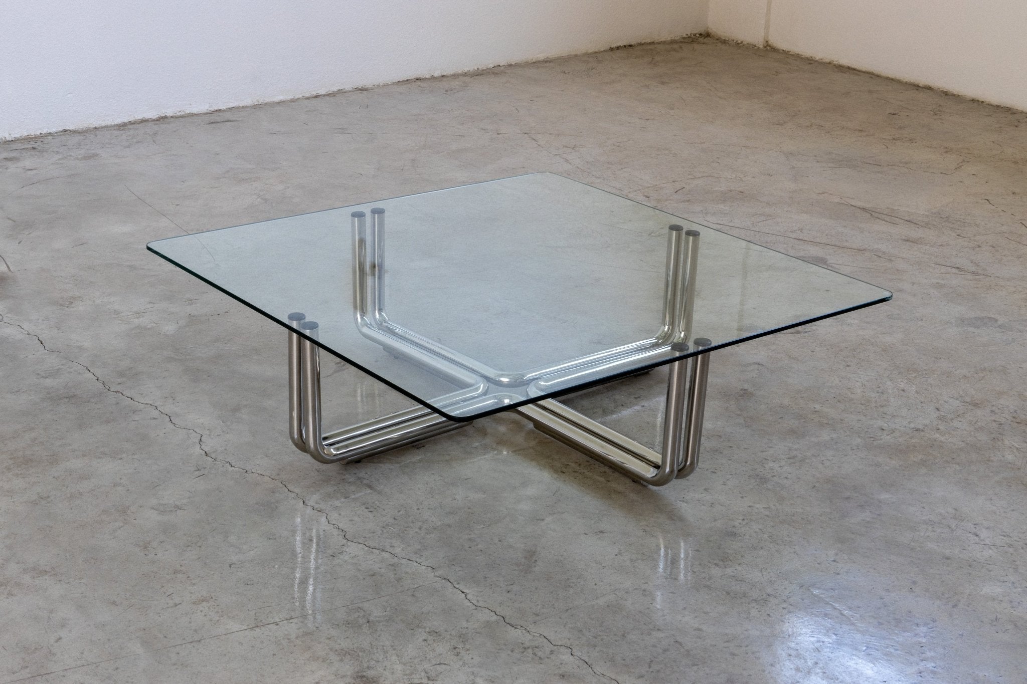 ■Cassina■784ローテーブル　ガラス　ロングセラー　モダン　100cm Cassina 784 Coffee Table | Minimalist Glass Table UAE – Formaobject