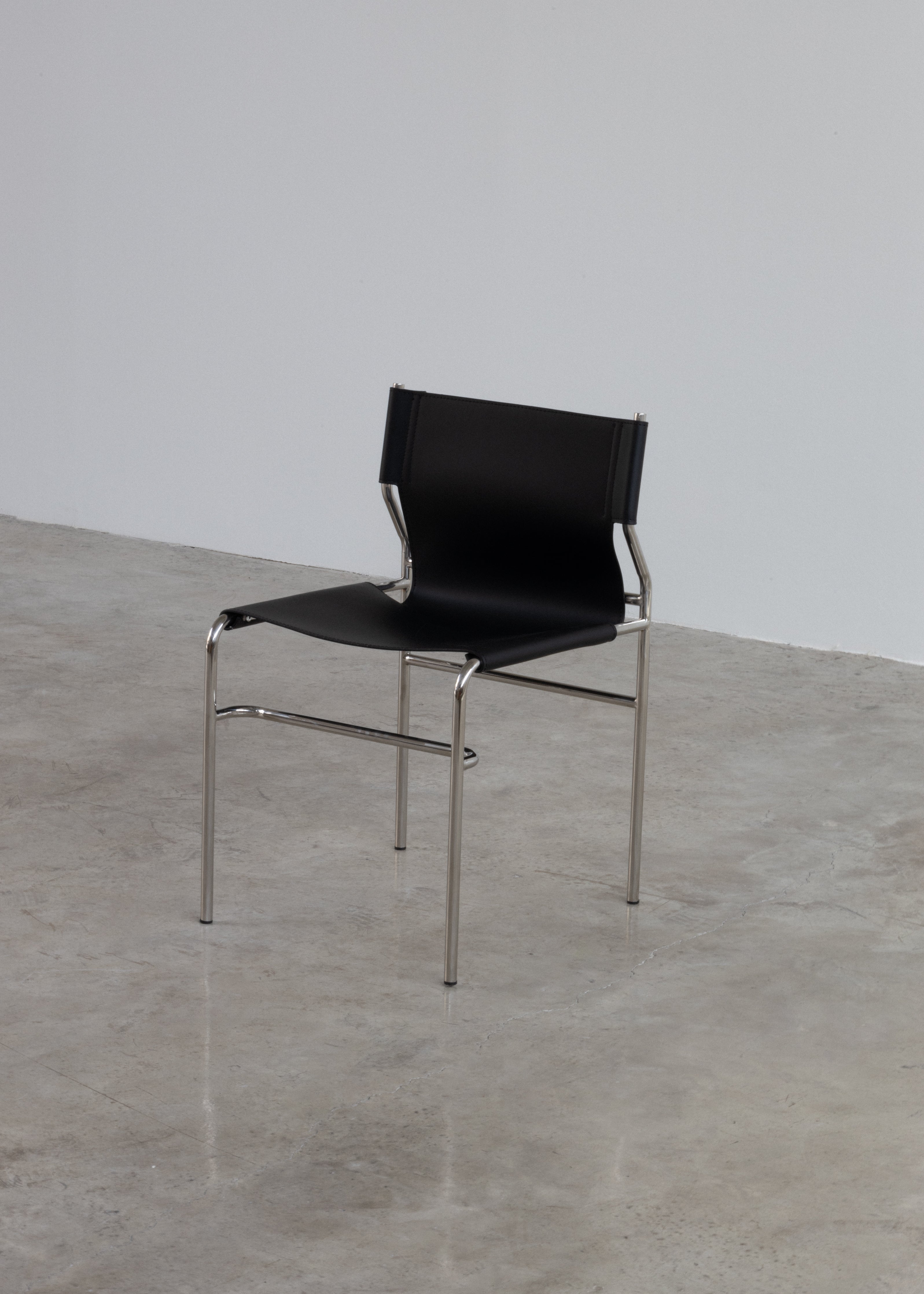 Surf Sling Chair Modern Relax Lounge Seating UAE | Forma LEATHER CHAIR