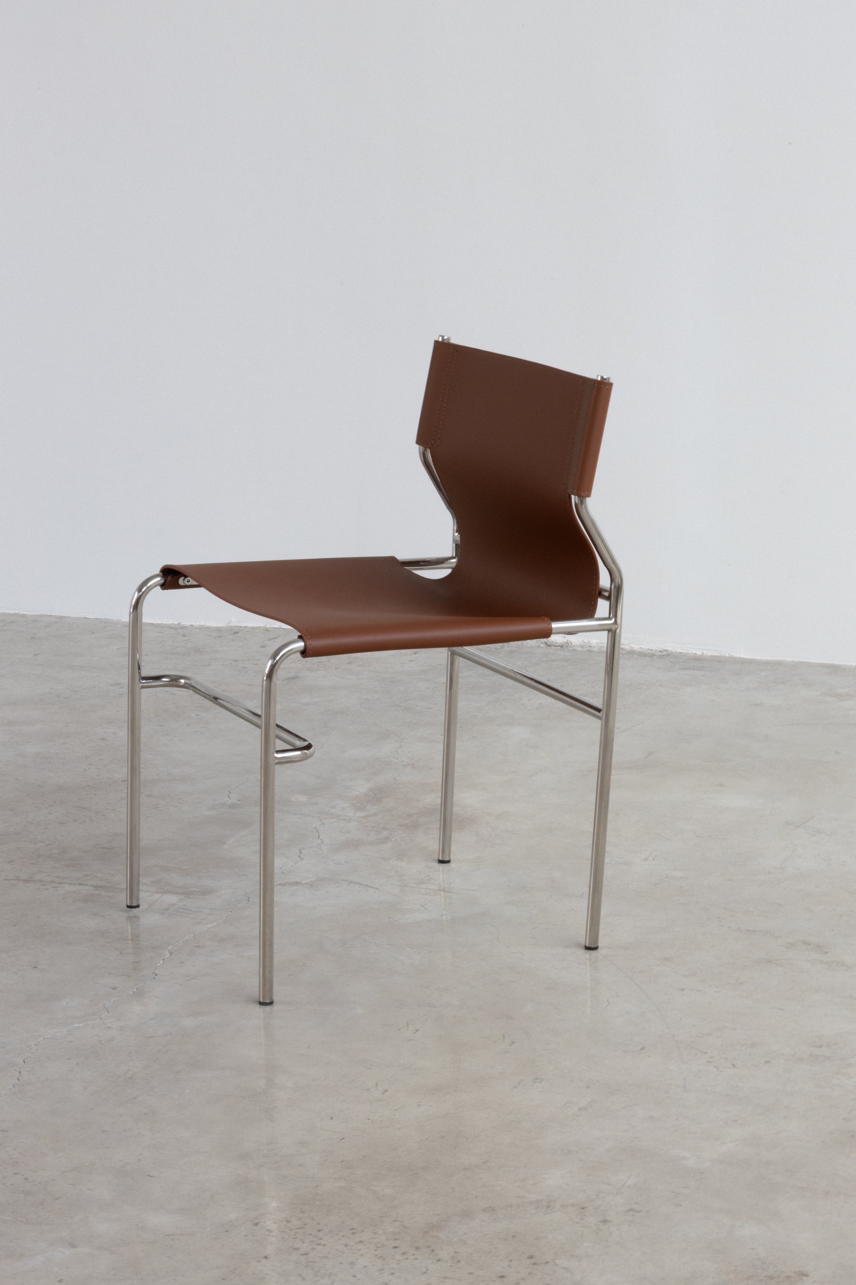 Surf Sling Chair Modern Relax Lounge Seating UAE | Forma LEATHER CHAIR