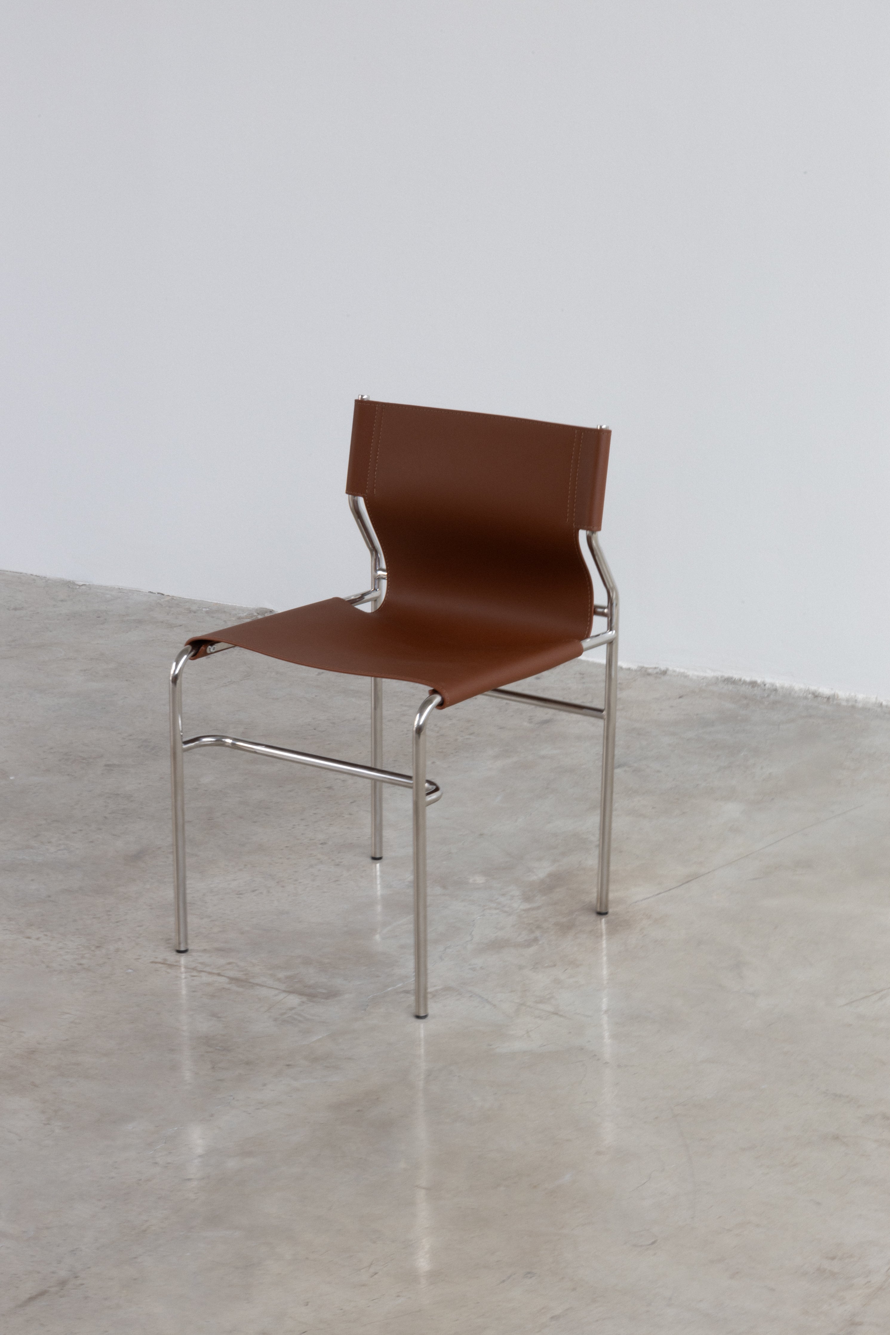 Surf Sling Chair Modern Relax Lounge Seating UAE | Forma LEATHER CHAIR