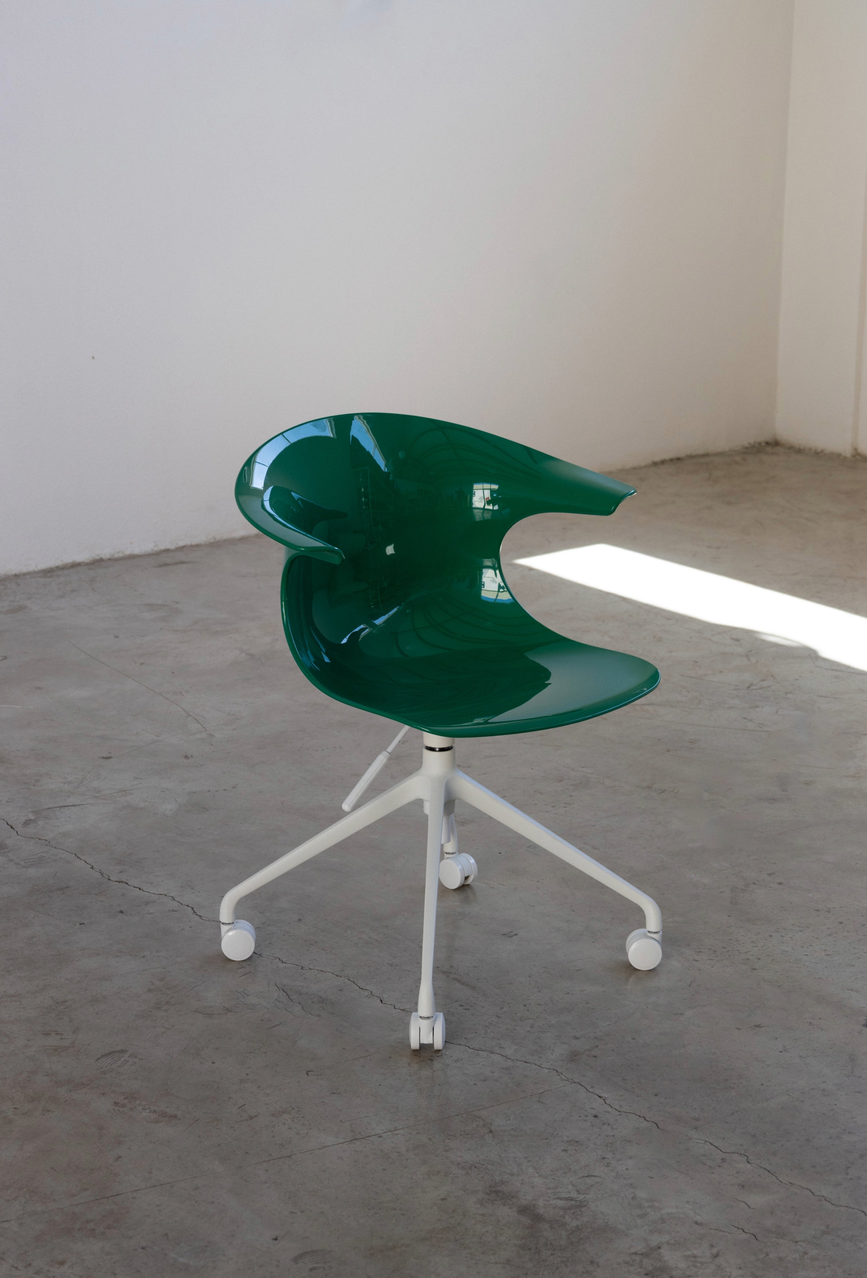 Loop Mono Chair Unique Office Seating UAE | Forma