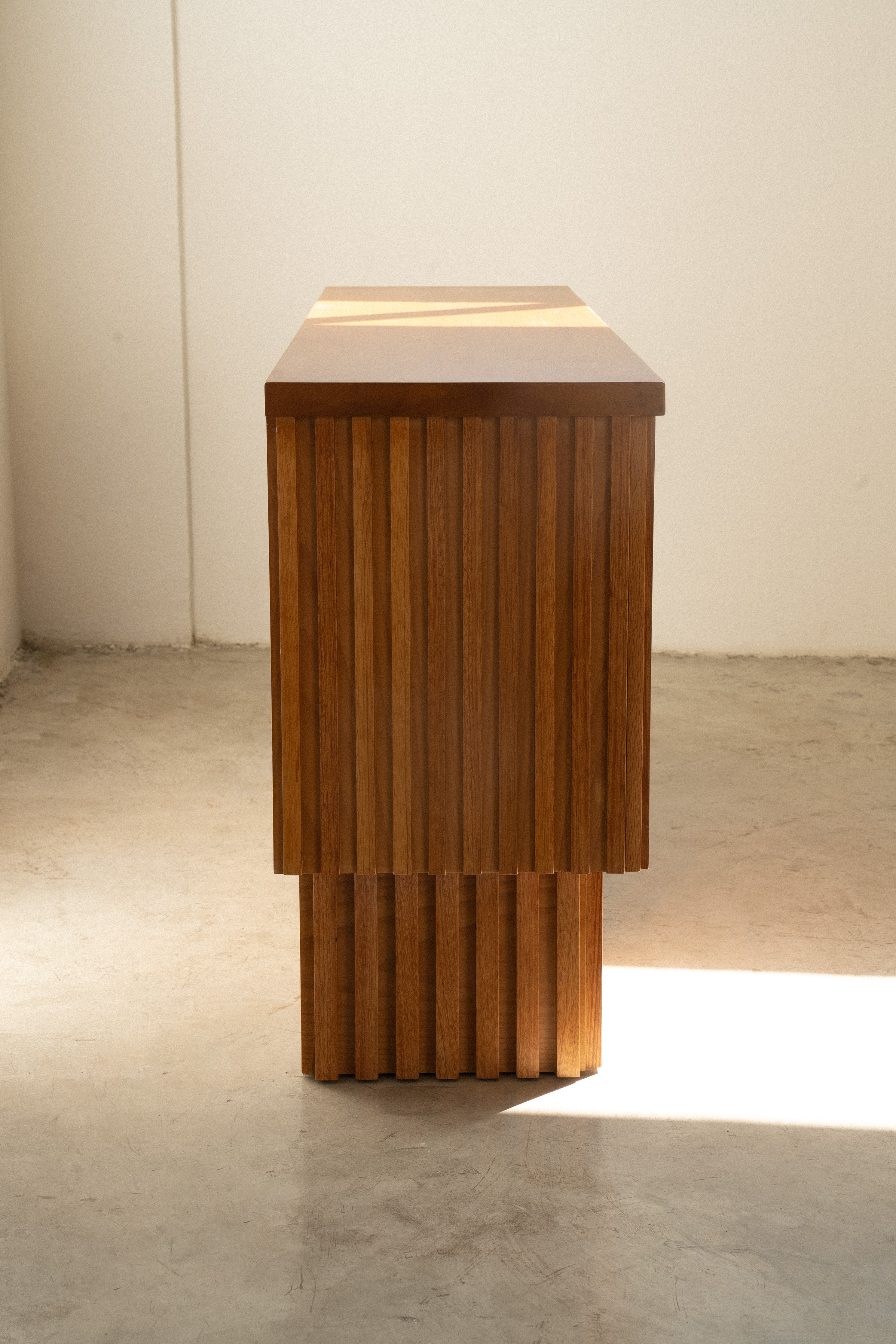 Korma Console Modern Sculptural Console Table UAE | Forma