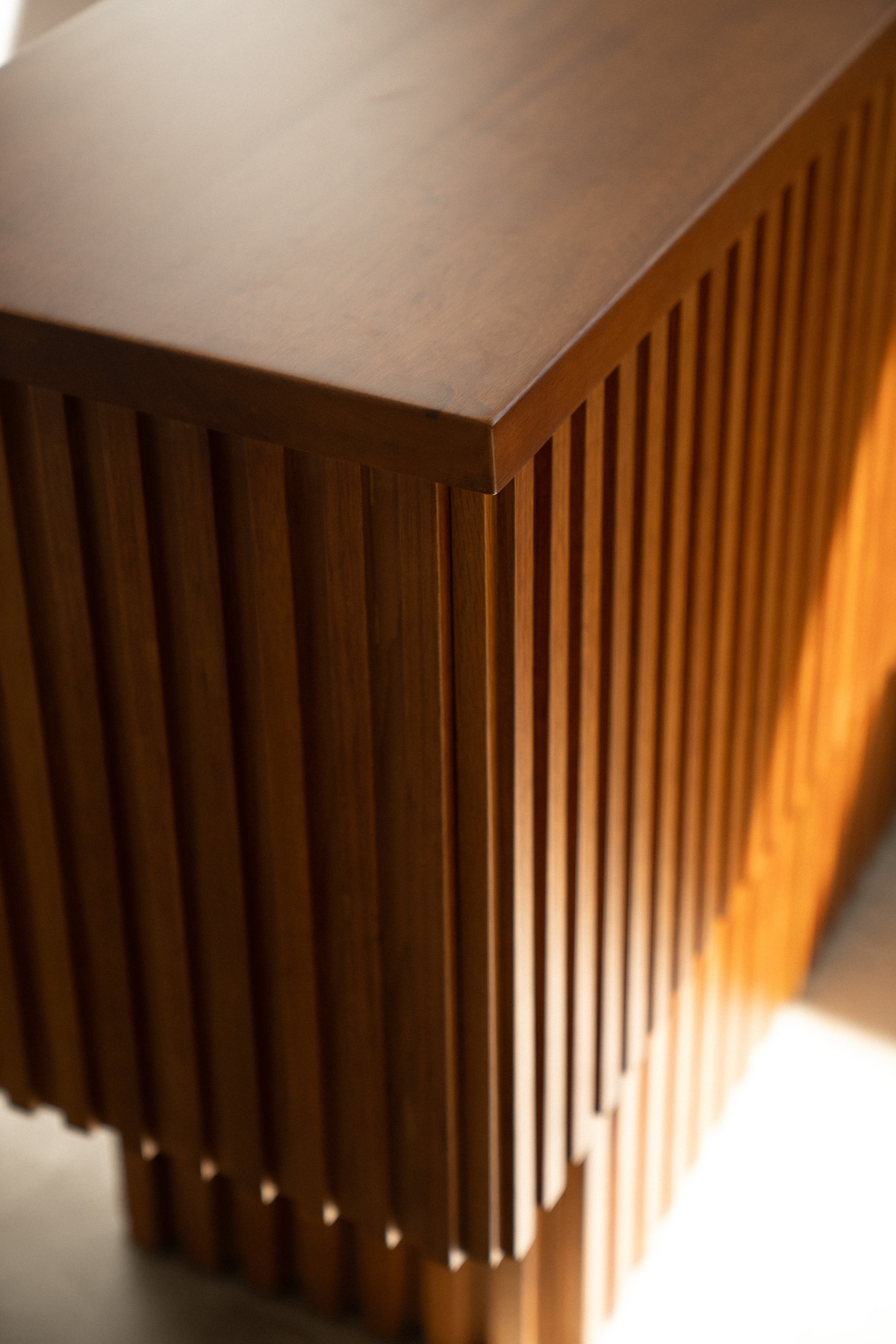 Korma Console Modern Sculptural Console Table UAE | Forma