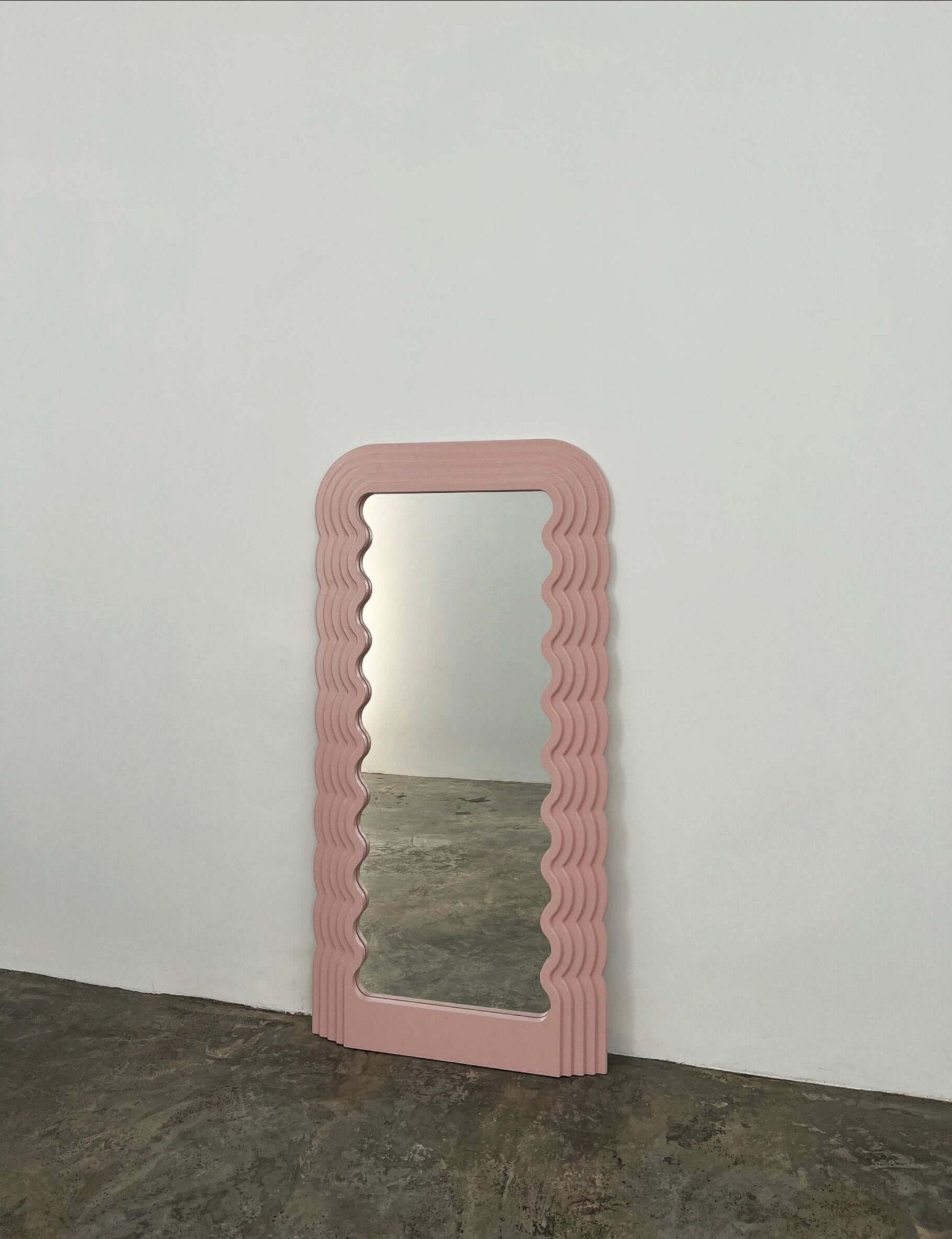 Cube wavy mirror - Forma - UAE - 4