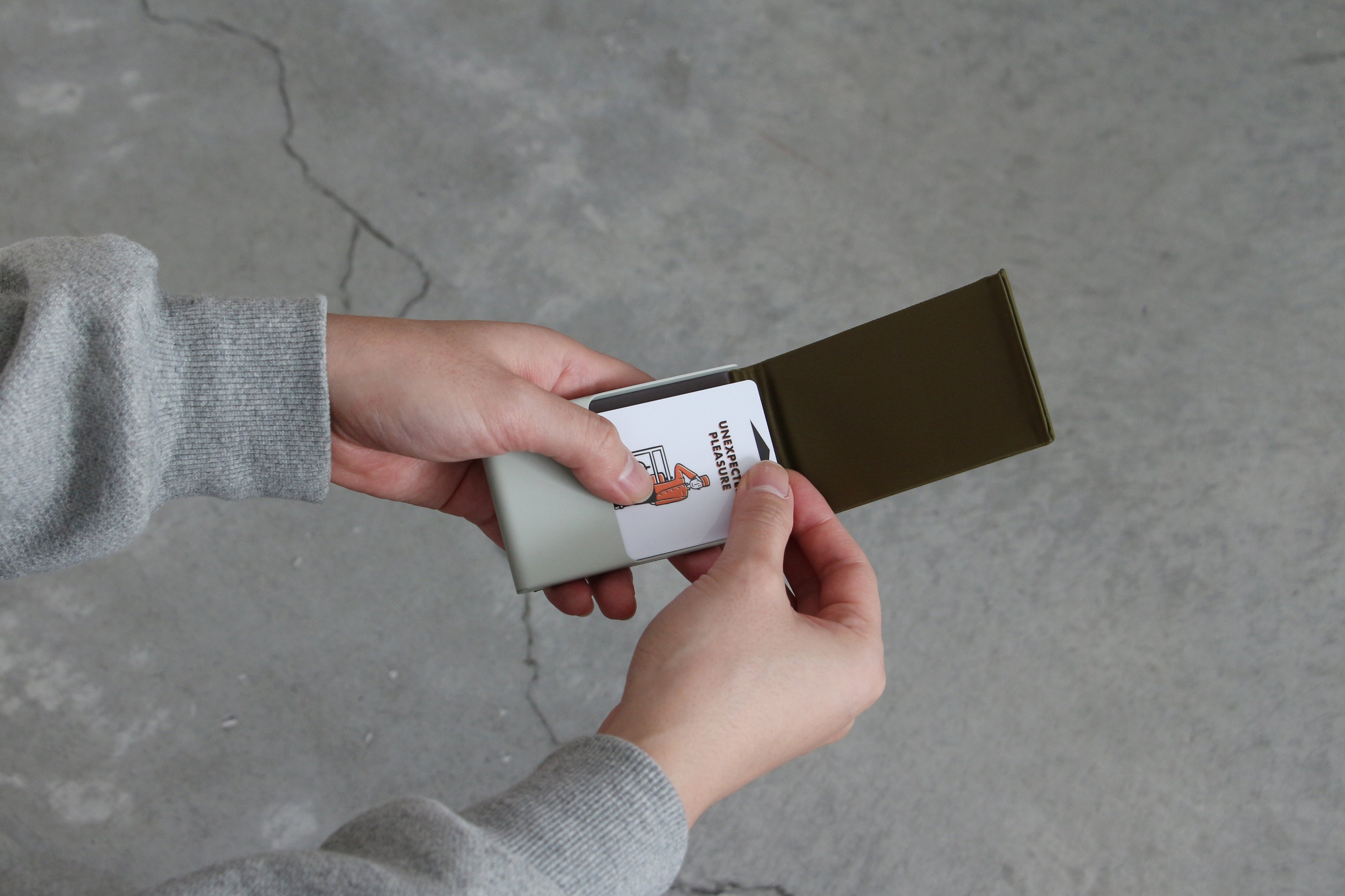 Metal Card Case Sleek Modern Business Accessory UAE | Forma