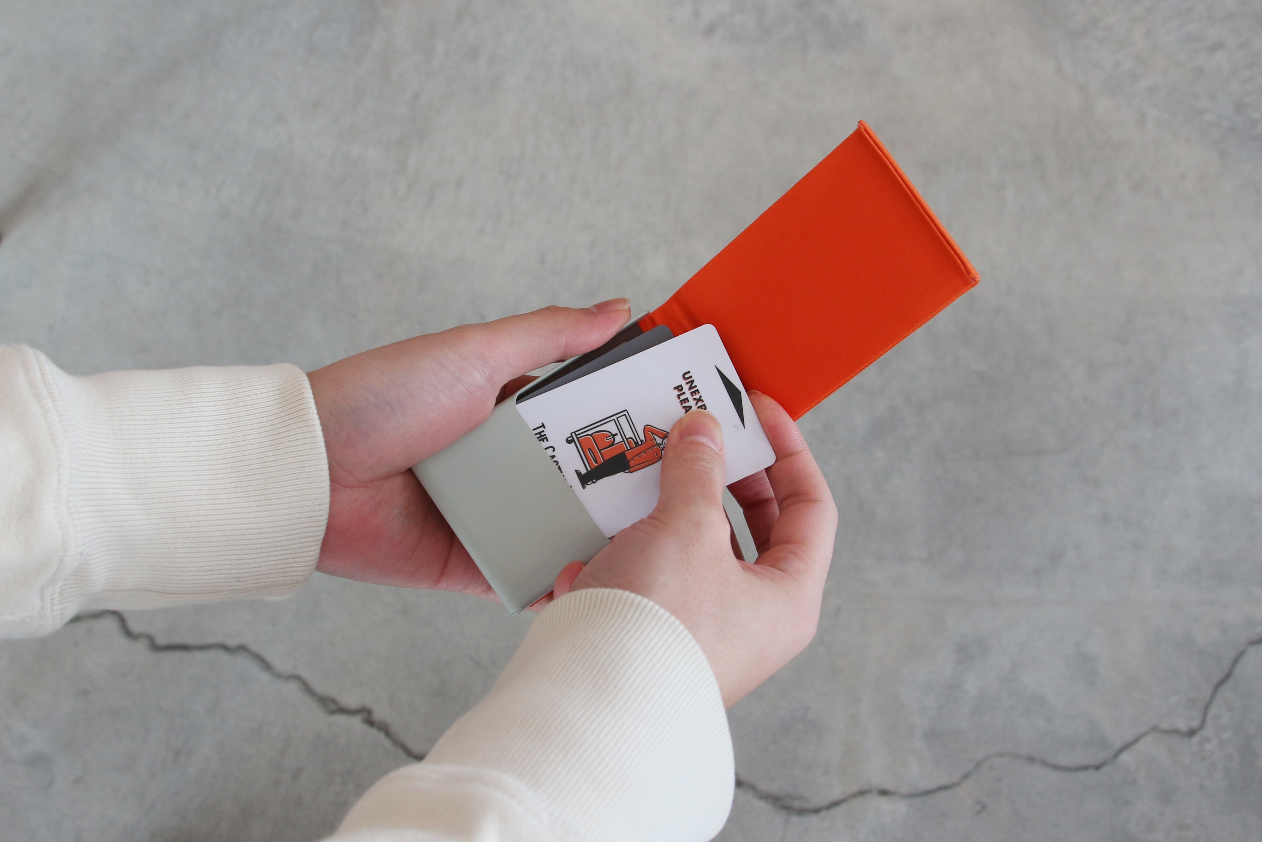 Metal Card Case Sleek Modern Business Accessory UAE | Forma