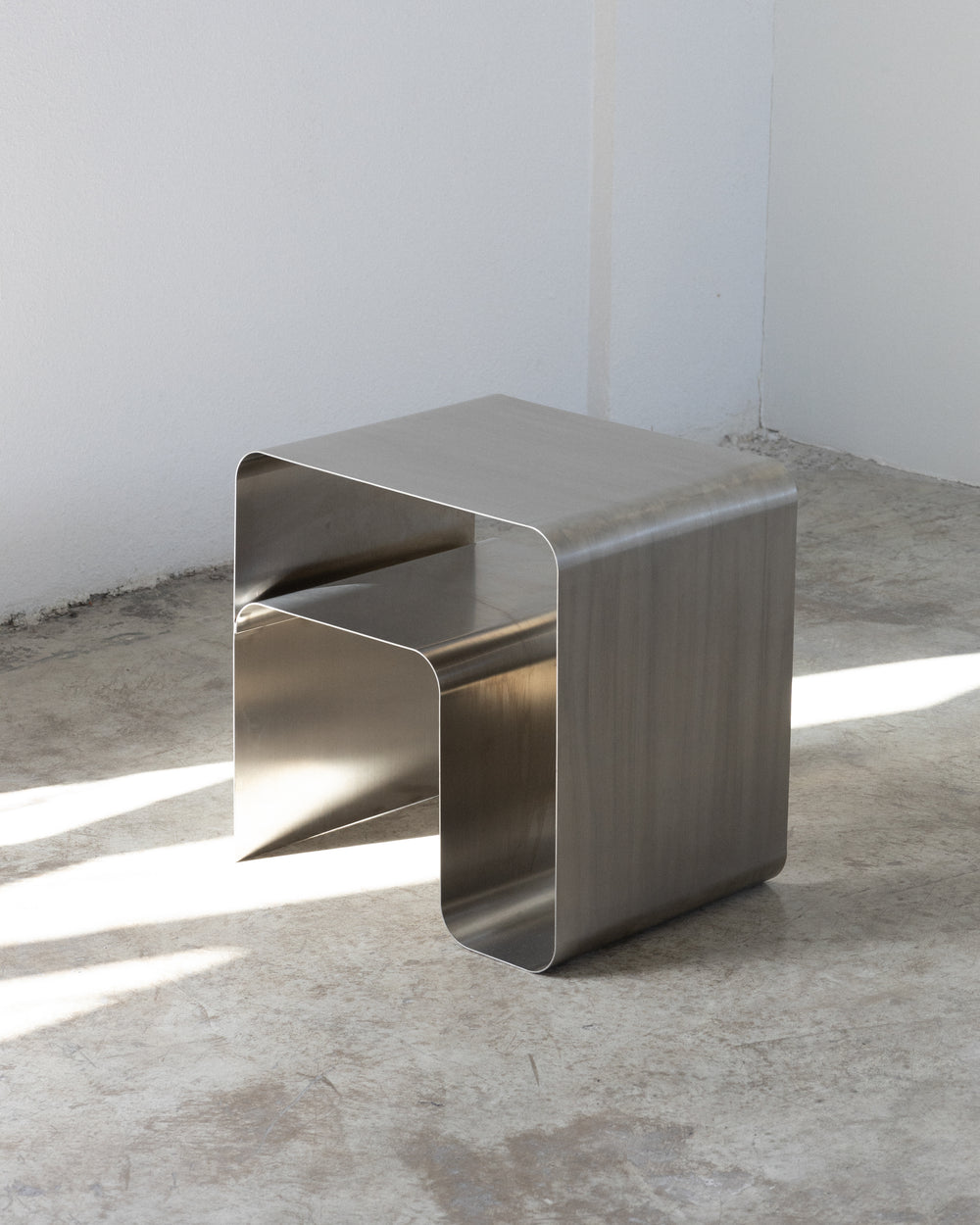 Stainless Curvy Side Table Modern Accent Table UAE | Forma