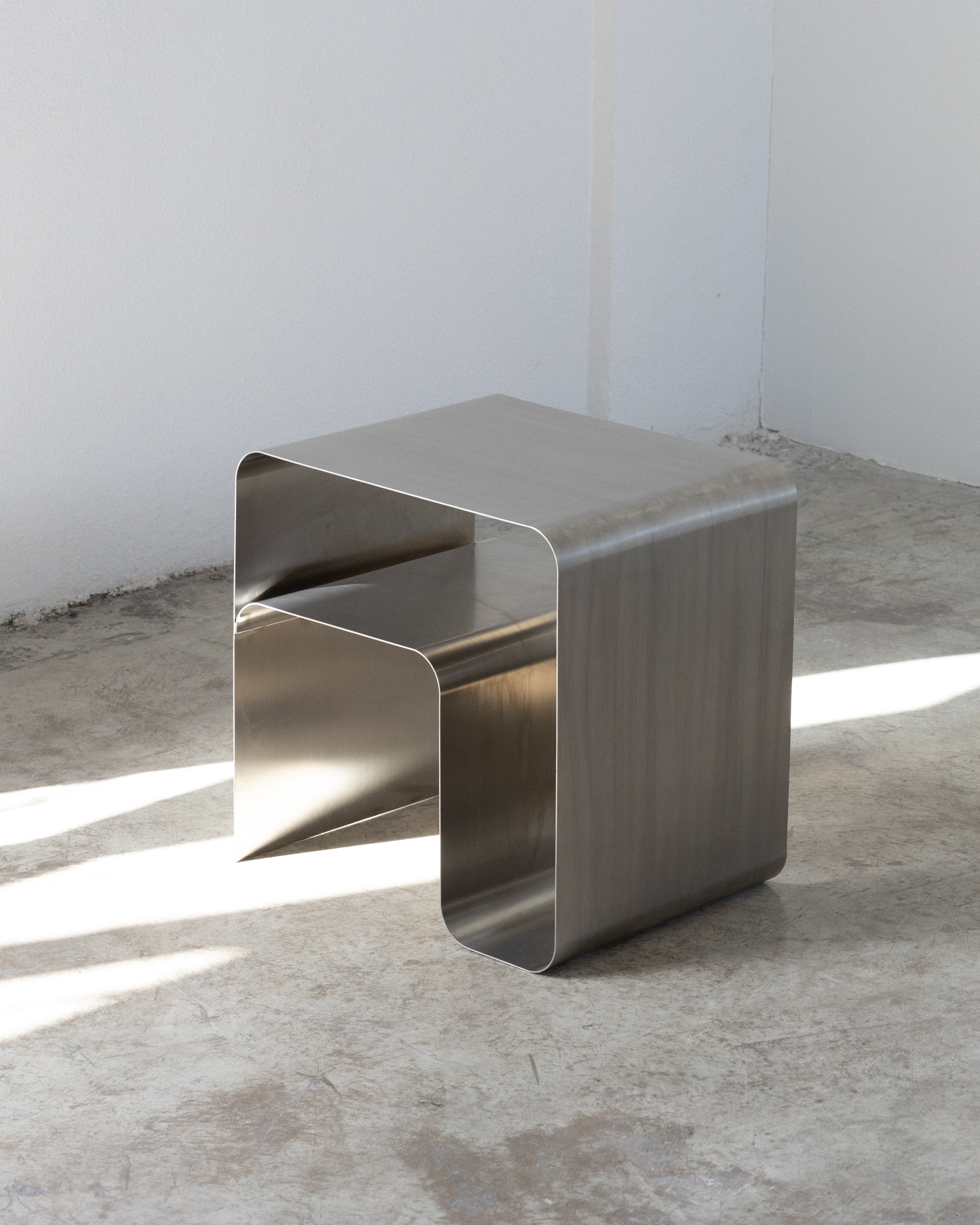 Stainless Curvy Side Table Modern Accent Table UAE | Forma