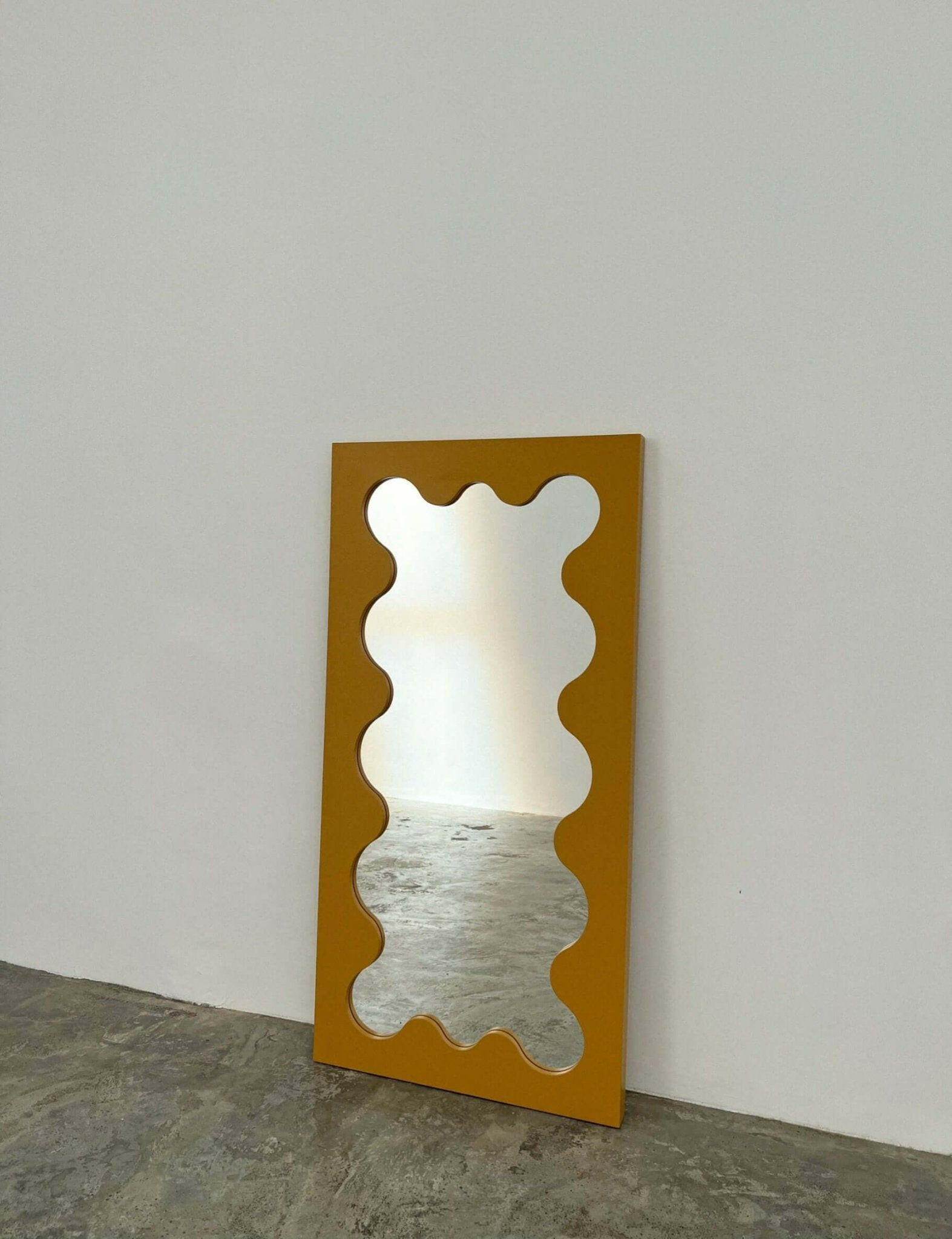 Curvy mirror - Forma - UAE - 17